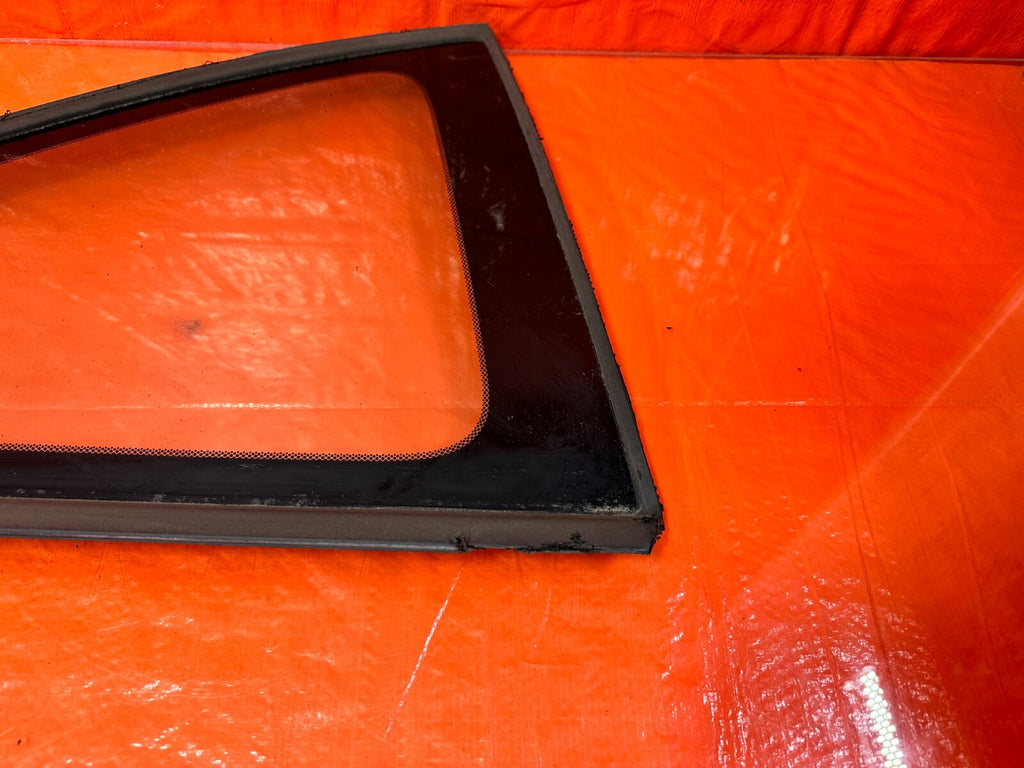 94 01 ACURA INTEGRA 2D MODEL   REAR QUARTER 1/4 GLASS   PASSENGER RIGHT OEM #2684