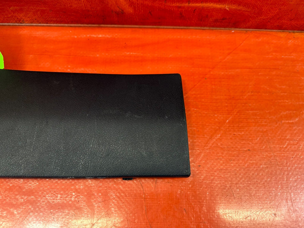 88 91 HONDA CRX DX HF   PASSENGER RIGHT TAIL LIGHT LAMP COVER TRIM   OEM #2431