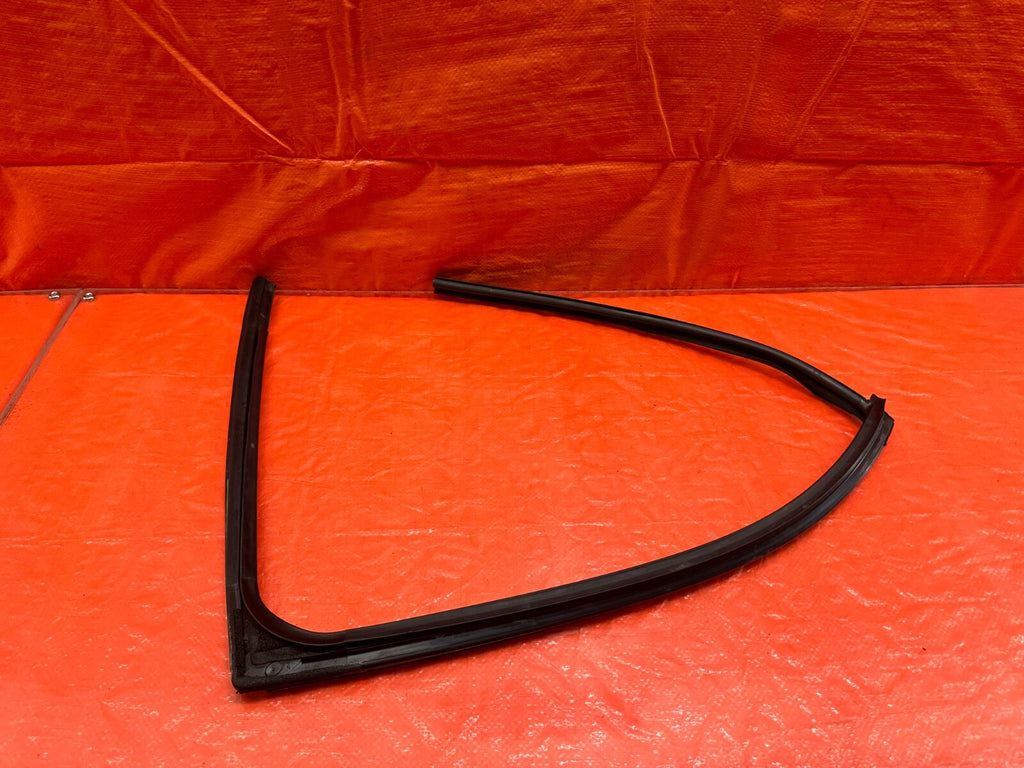 04 08 ACURA TSX   DRIVER LEFT REAR WINDOW GLASS RUN CHANNEL   OEM #20513