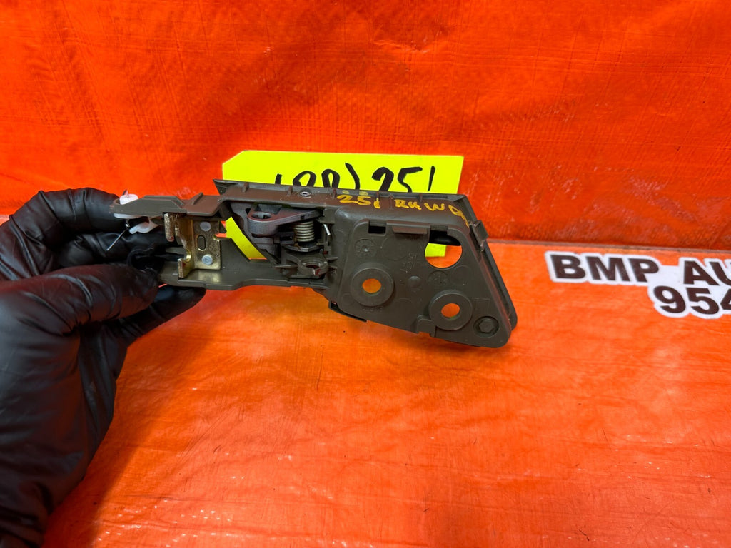 08 12 HONDA ACCORD SEDAN   DRIVER LEFT REAR   INTERIOR DOOR HANDLE   OEM 2517