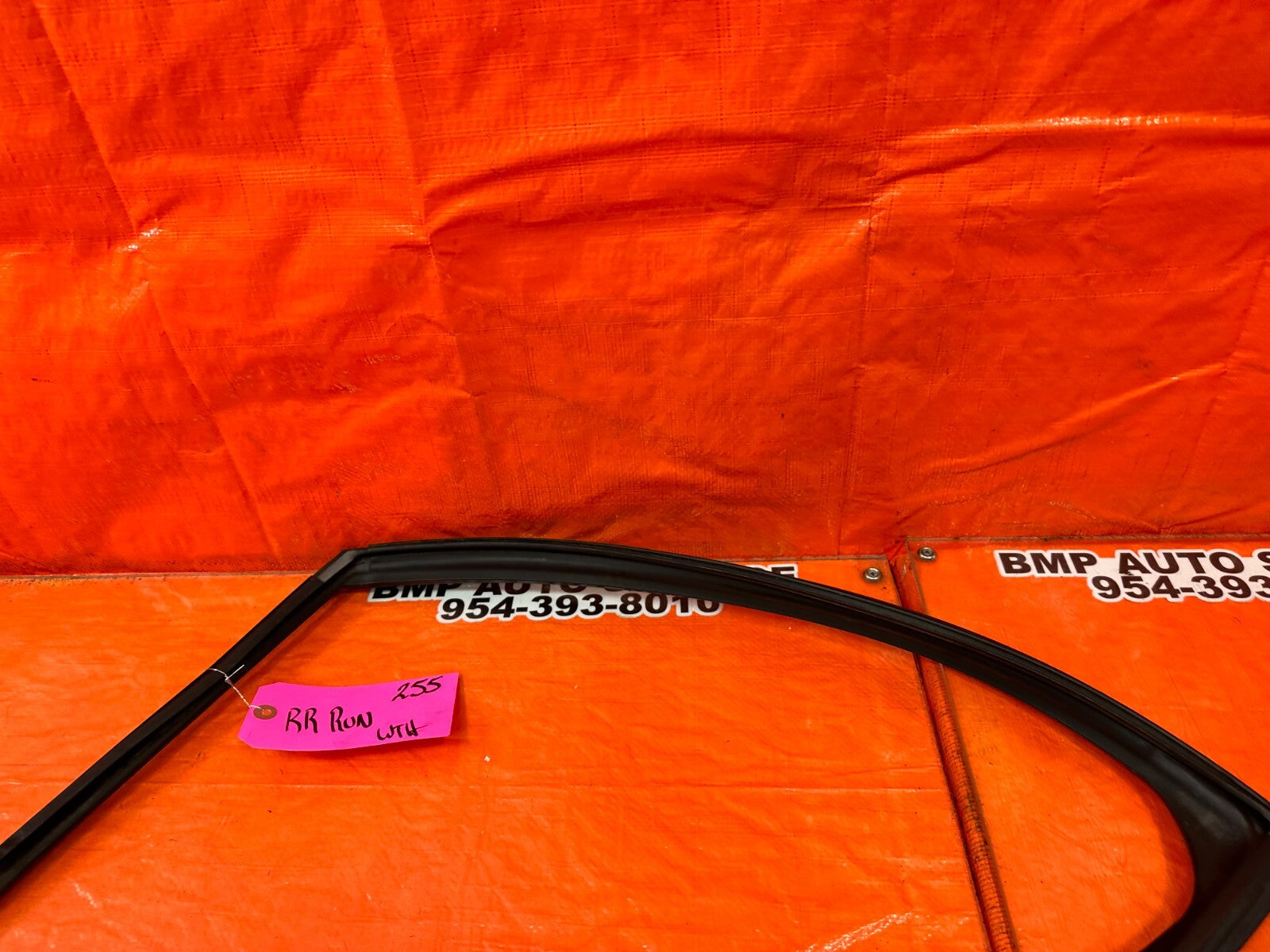 04 08 ACURA TSX   PASSENGER RIGHT REAR WINDOW GLASS RUN CHANNEL   OEM #2553