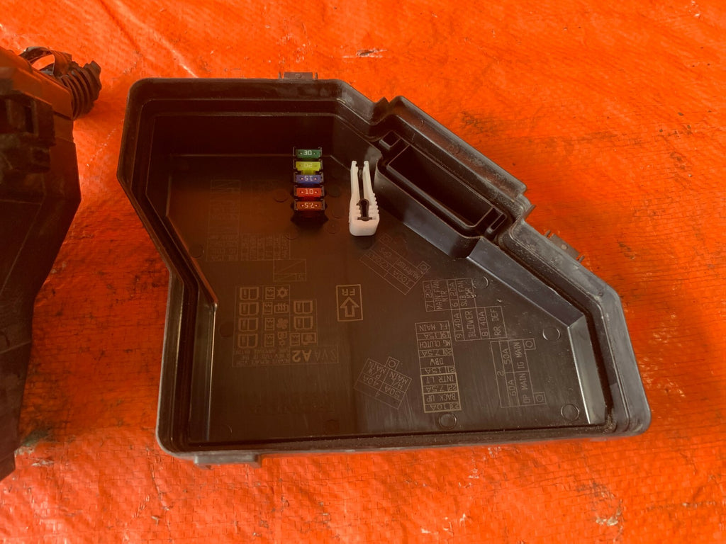OEM 2010 10 HONDA CIVIC SI 2D   EXTERIOR ENGINE BAY FUSE BOX   WITH PIG TAILS4