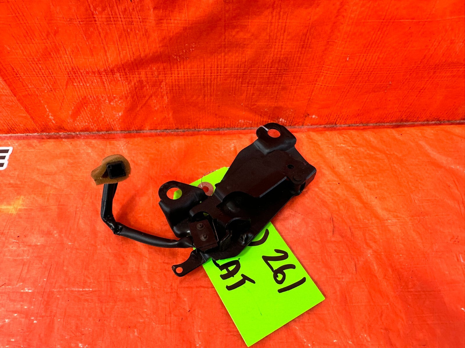 02 10 LEXUS SC430   CONVERTIBLE LATCH   DRIVER LEFT SIDE   OEM #2618