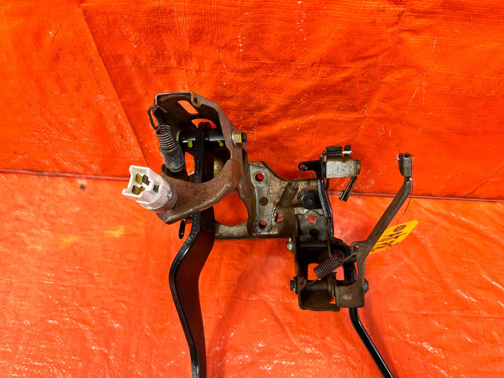 93 97 HONDA DEL SOL   AUTOMATIC PEDALS   GAS AND BRAKE   OEM FACTORY OE 2951