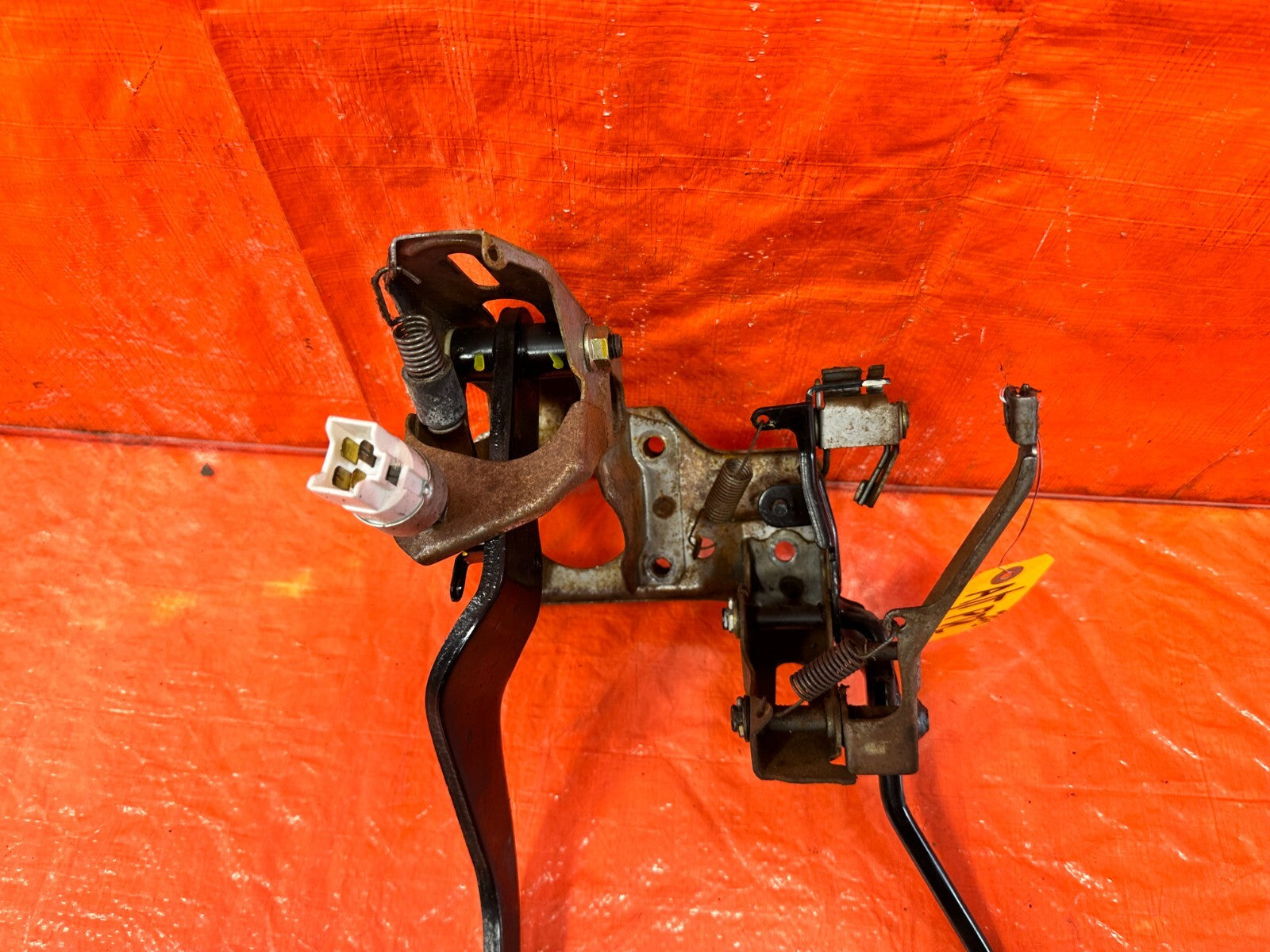 93 97 HONDA DEL SOL   AUTOMATIC PEDALS   GAS AND BRAKE   OEM FACTORY OE 2951