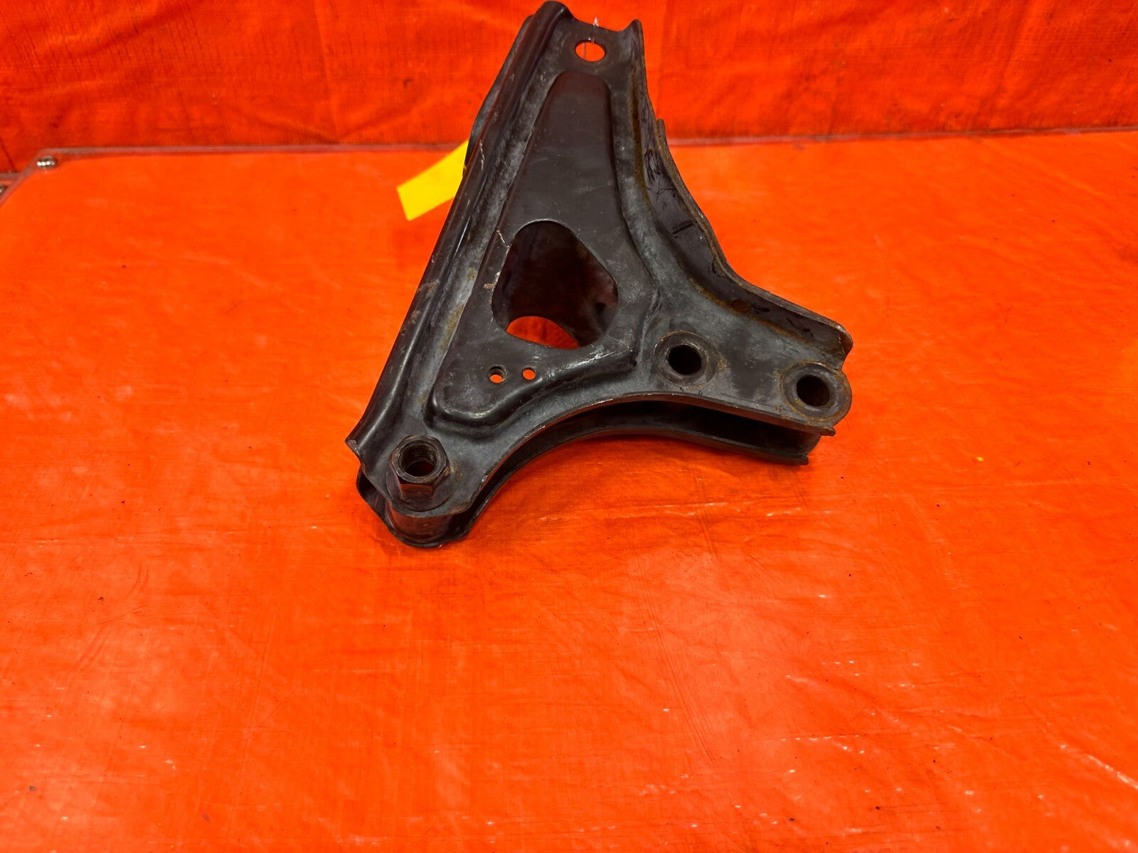92/95 HONDA CIVIC D16 5 SPEED MANUAL STICK SHIFT REAR TRANSMISSION BRACKET SOHC2