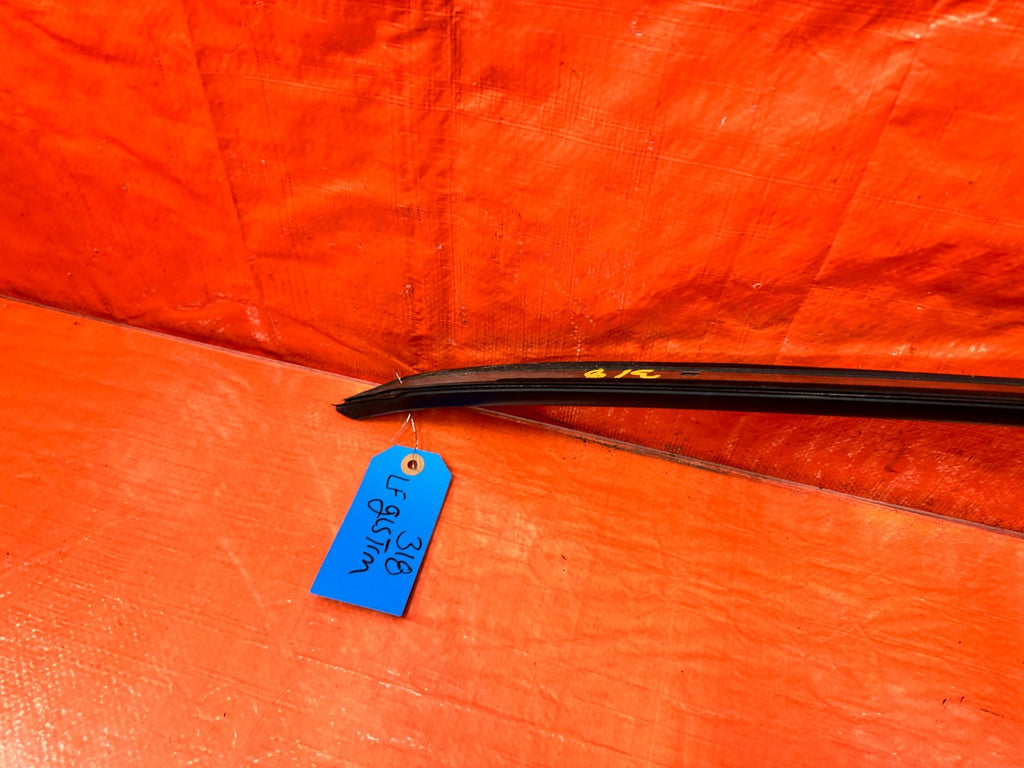10 16 HYUNDAI GENESIS COUPE   DRIVER LEFT GLASS WINDOW DRIP MOLDING OEM #3182