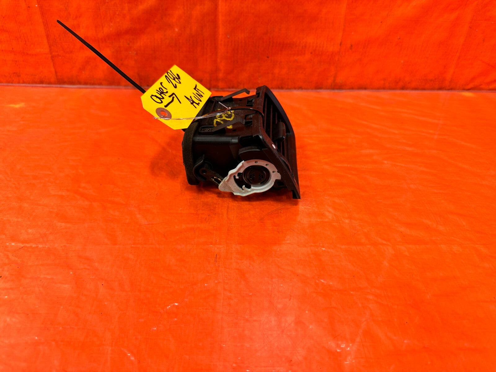 06 11 HONDA CIVIC   PASSENGER RIGHT AC VENT   THIS IS THE OUTER ONE   OEM #2862