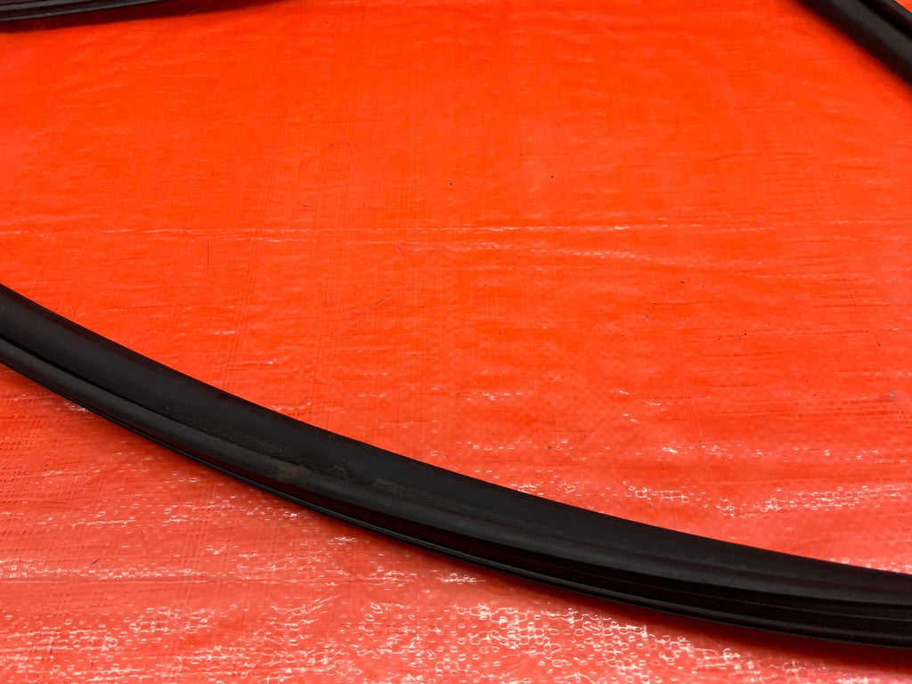 08 15 LANCER EVOLUTION X EVO 10   RIGHT REAR WINDOW GLASS RUN CHANNEL   OEM #2149