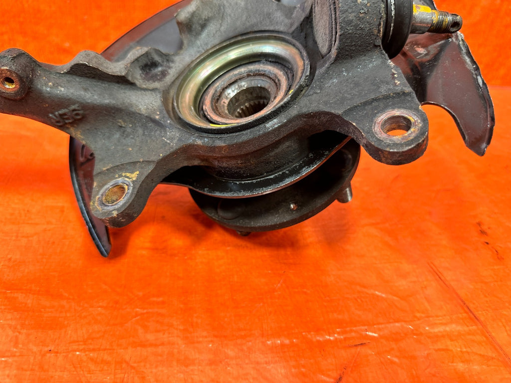 90 91 HONDA CIVIC HATCHBACK   PASSENGER RIGHT FRONT SPINDLE KNUCKLE HUB OEM 32514
