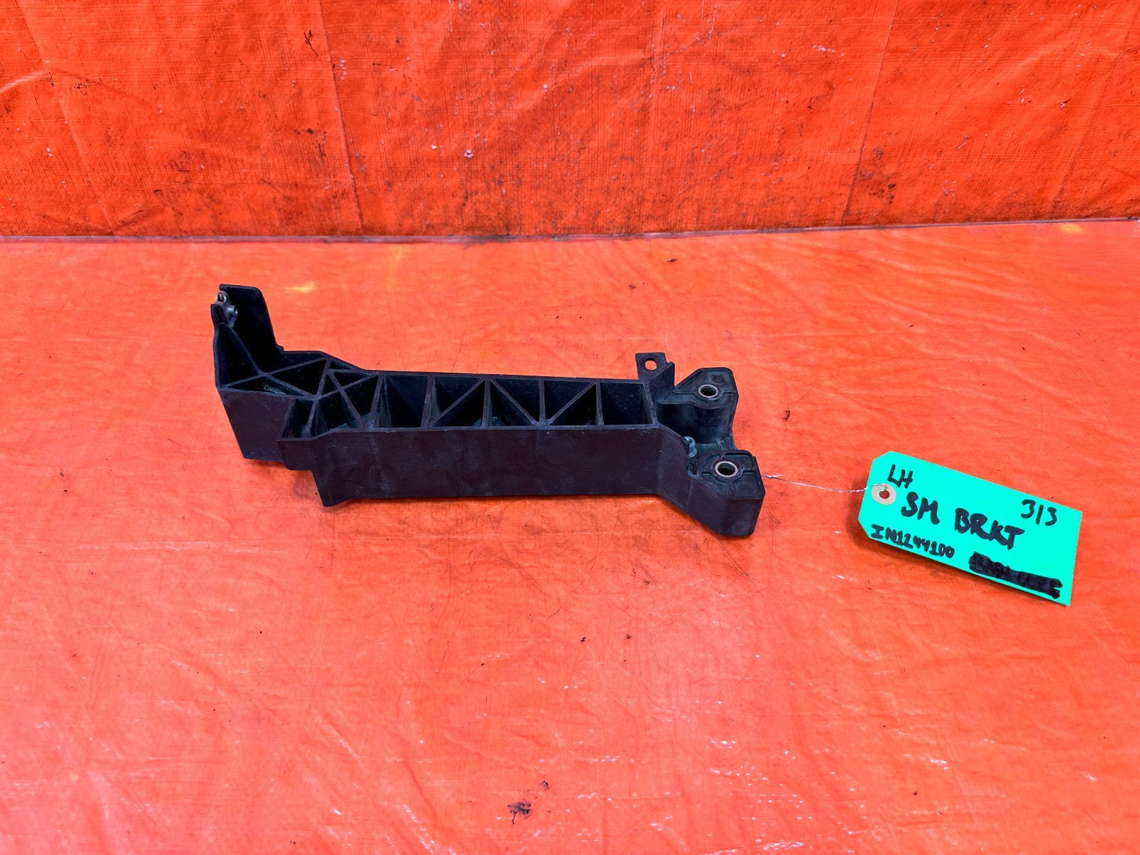 14 15 INFINITI Q50   DRIVER LEFT   HEADLIGHT HEADLAMP PLASTIC BRACKET OEM #3130