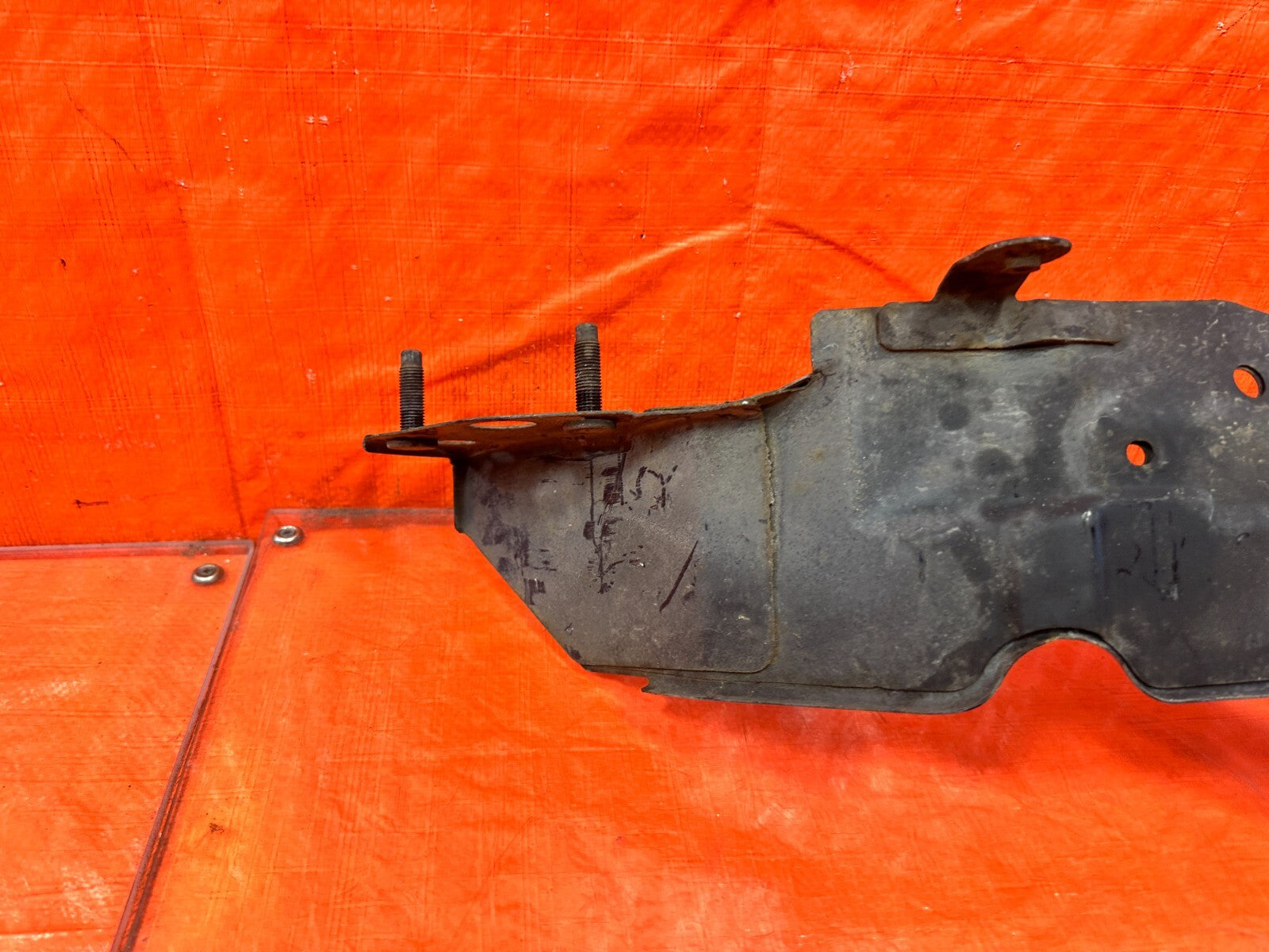 03 07 INFINITI G35 COUPE   BRACKET   OEM #2989