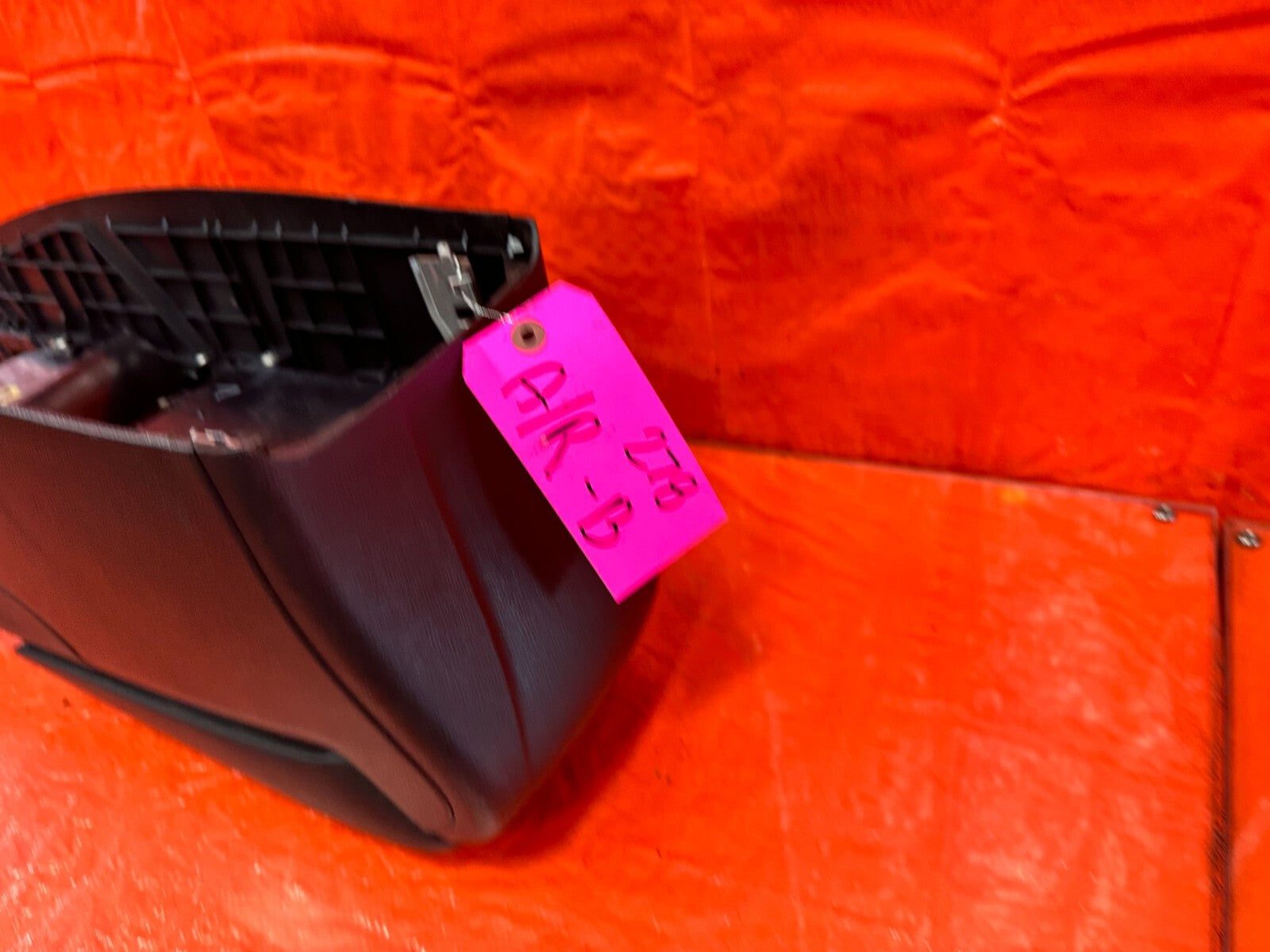 09 15 INFINITI G37 CONVERTIBLE   ARM REST / CENTER CONSOLE STORAGE OEM #32918