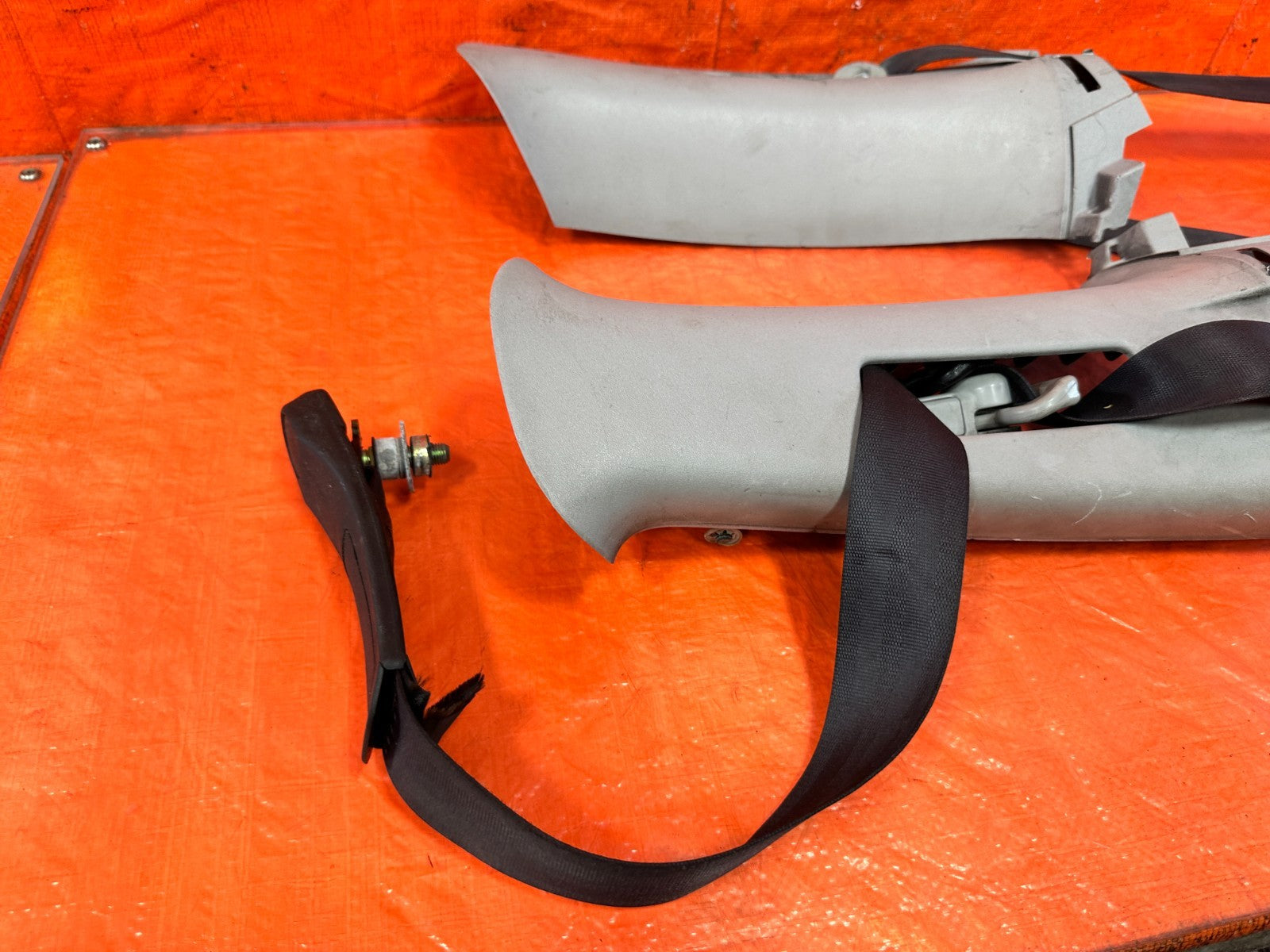 02 05 HONDA CIVIC SI EP3 HATCHBACK   LEFT & RIGHT FRONT SEAT BELTS   OEM #3083