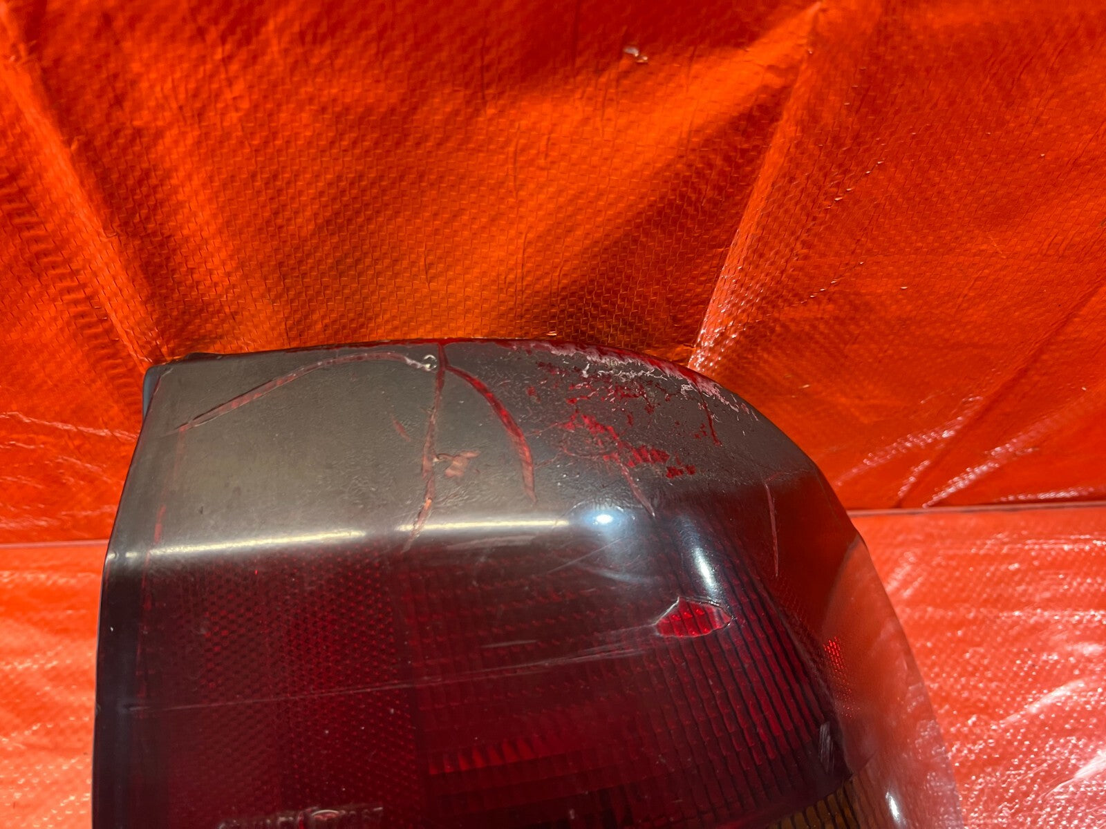 96 98 HONDA CIVIC 4D SEDAN   TAIL LIGHT LAMP  PASSENGER RIGHT OUTER SIDE OEM 1424