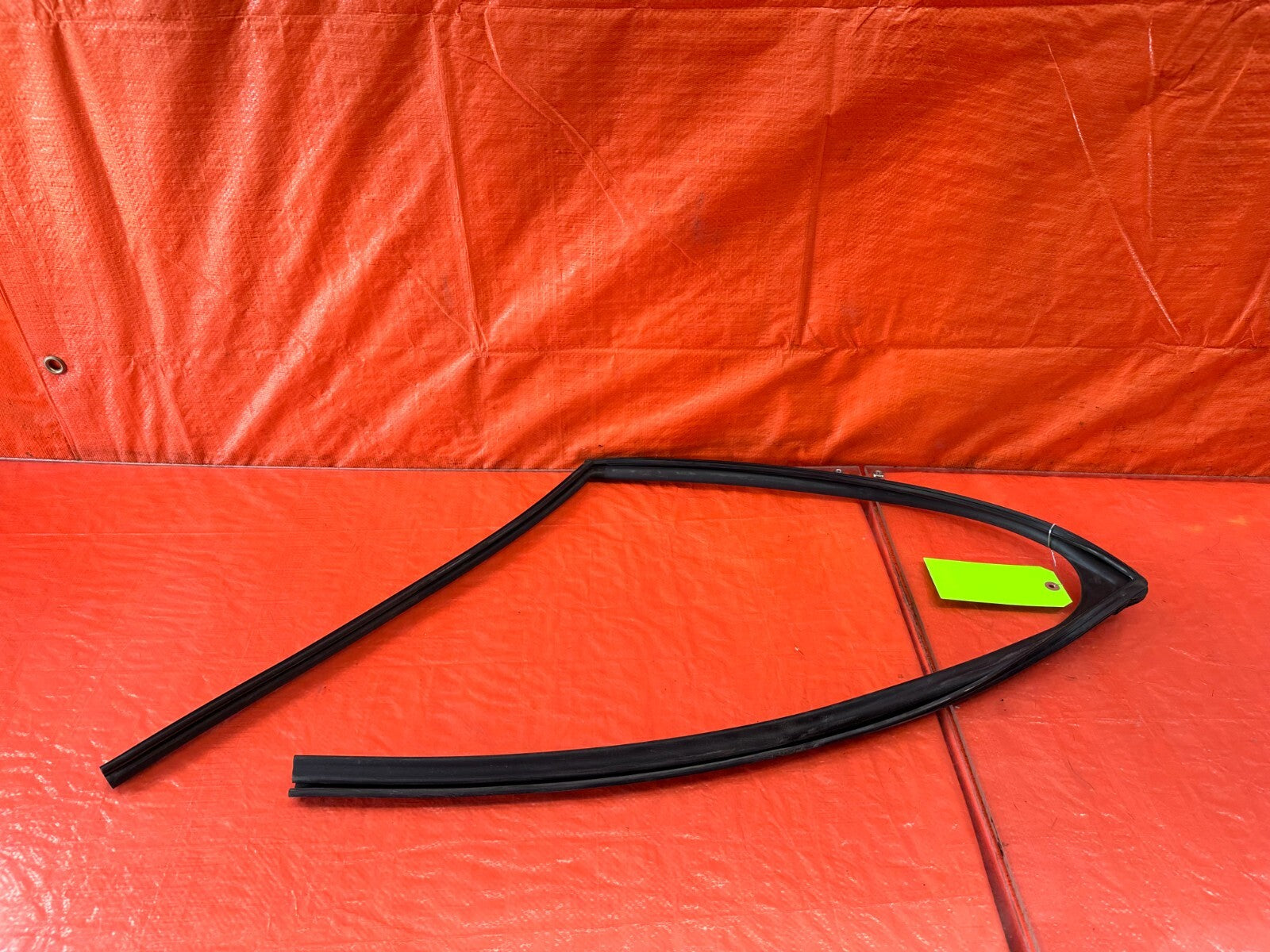 09 10 ACURA TSX   PASSENGER RIGHT REAR WINDOW GLASS RUN CHANNEL   OEM #2330