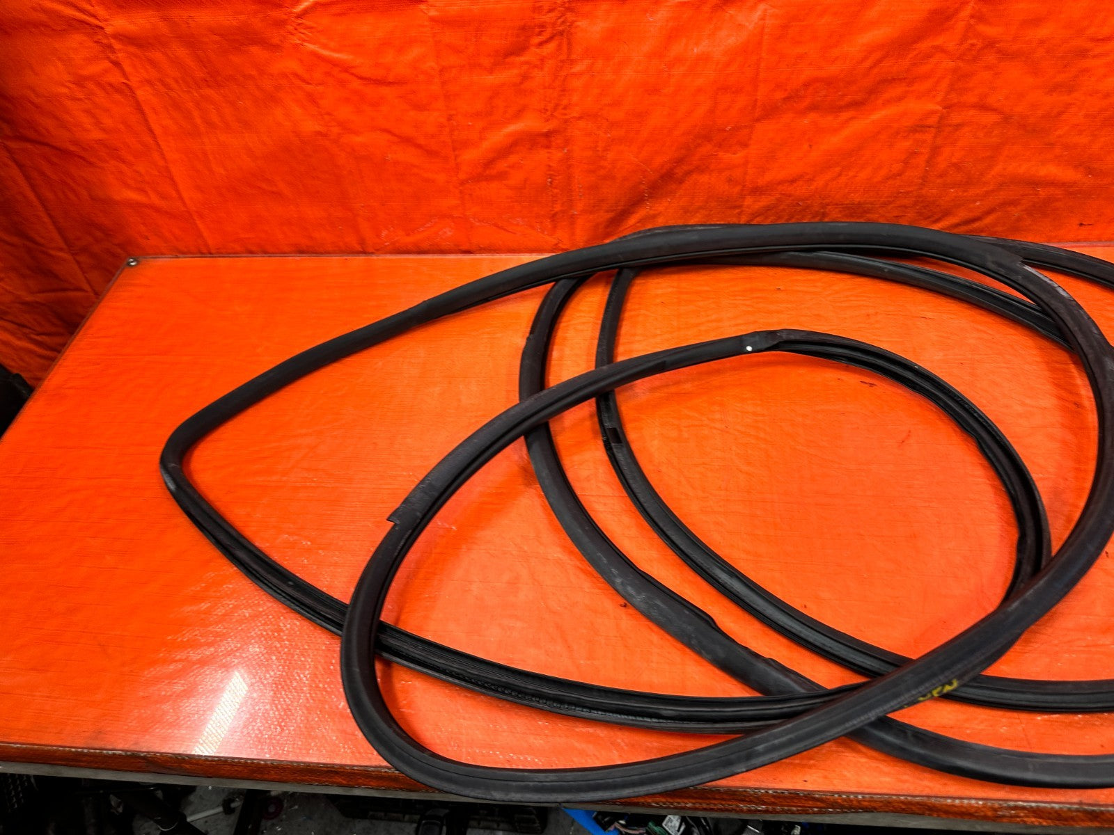 08 15 INFINITI G37 & Q60   CHASSIS TO DOOR OPEN TRIM WEATHER STRIP LEFT RIGHT5