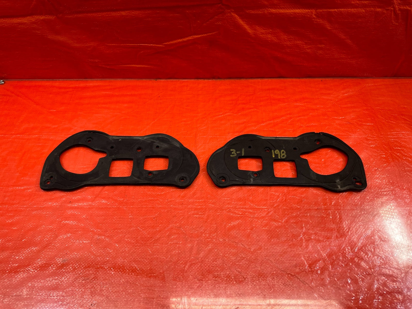 00 01 HONDA S2000   AP1   LEFT AND RIGHT TAIL LIGHT GASKETS SEALERS   OEM #1980