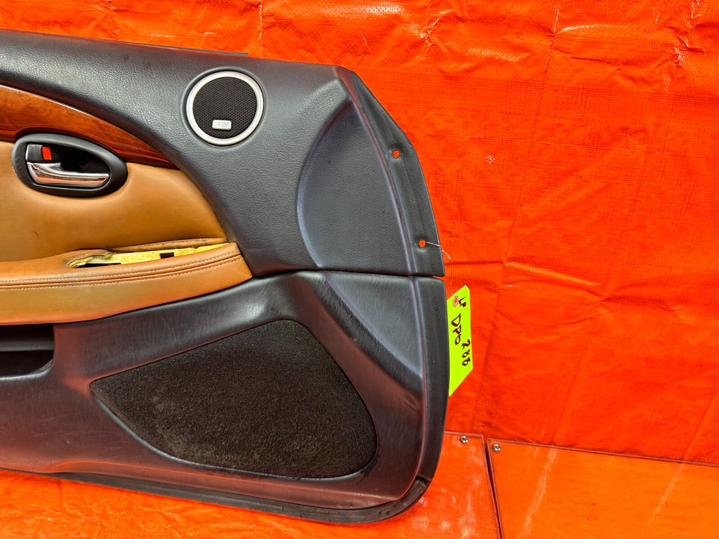 02 05 LEXUS SC430   DRIVER LEFT DOOR PANEL   BLACK N PEANUT BUTTER OEM 2882