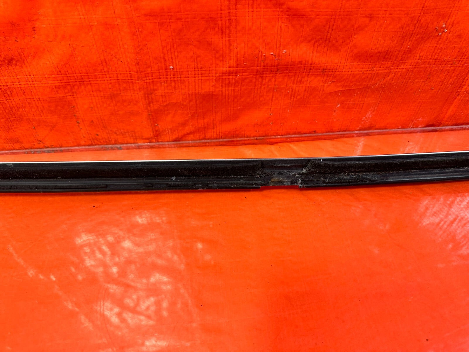 04 08 ACURA TSX   RIGHT REAR EXTERIOR WINDOW GLASS TRIM   OEM FACTORY #27511