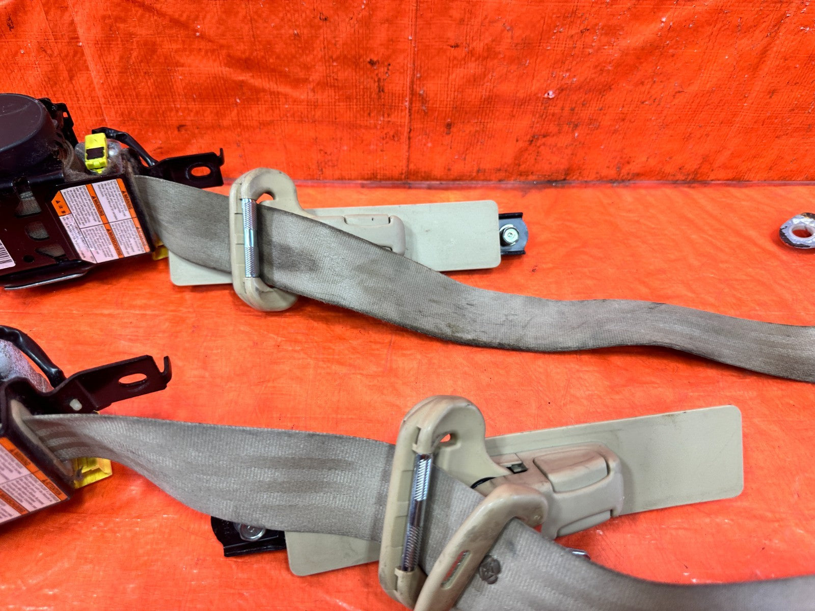 04 05 ACURA TSX   LEFT & RIGHT FRONT SEAT BELTS   TAN COLOR   OEM FACTORY #3042