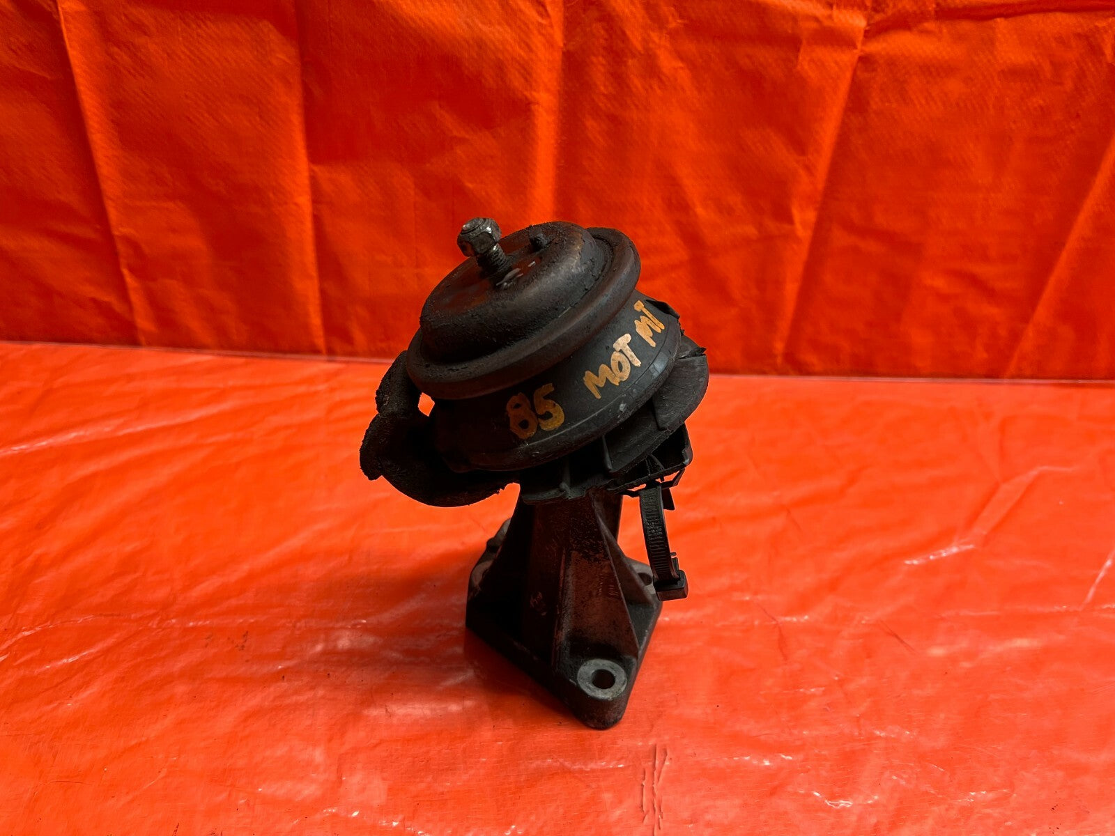 90 96 NISSAN 300ZX NON TUBO MODEL   DRIVER LEFT ENGINE MOTOR MOUNT W/ BRACKET0