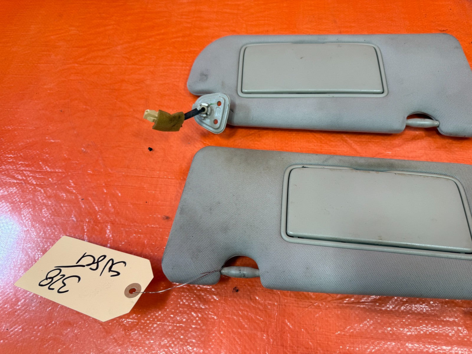 08 15 INFINITI G37 & Q60 2D COUPE   LEFT AND RIGHT SUN VISORS PAIR SET   OEM 32810