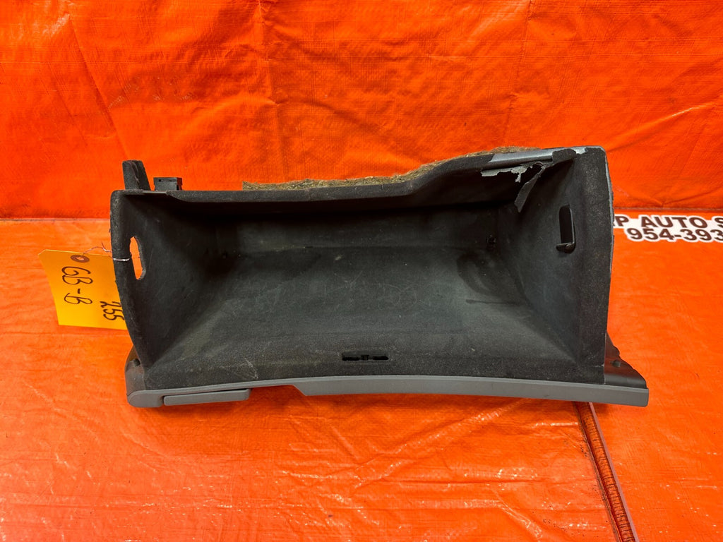 04 05 ACURA TSX   GLOVE BOX ASSEMBLY   GRAY COLOR   OEM #2558