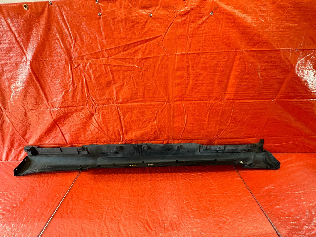 08 15 INFINITI G37 Q60 COUPE   SIDE SKIRT ROCKER MOLDING TRIM RIGHT SIDE OEM 18811