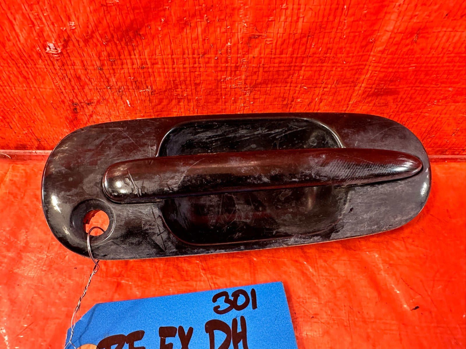 97 01 HONDA CR V CRV   EXTERIOR DOOR HANDLE   PASSENGER RIGHT FRONT SIDE OEM 3011