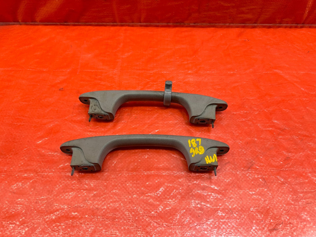 02 05 HONDA CIVIC SI EP3 HATCHBACK   INTERIOR GRAB HANDLE SET LEFT RIGHT OEM 18710