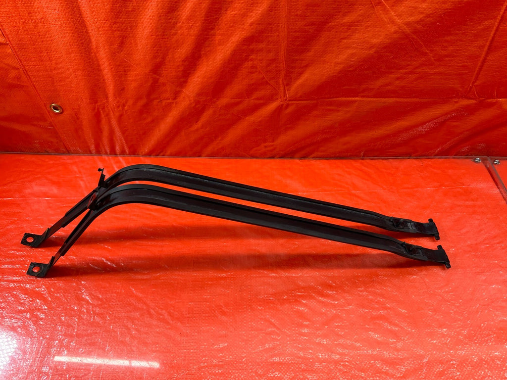 08 15 INFINITI G37 COUPE GAS GASOLINE FUEL TANK MOUNTING STRAPS BAND SET OEM 18812