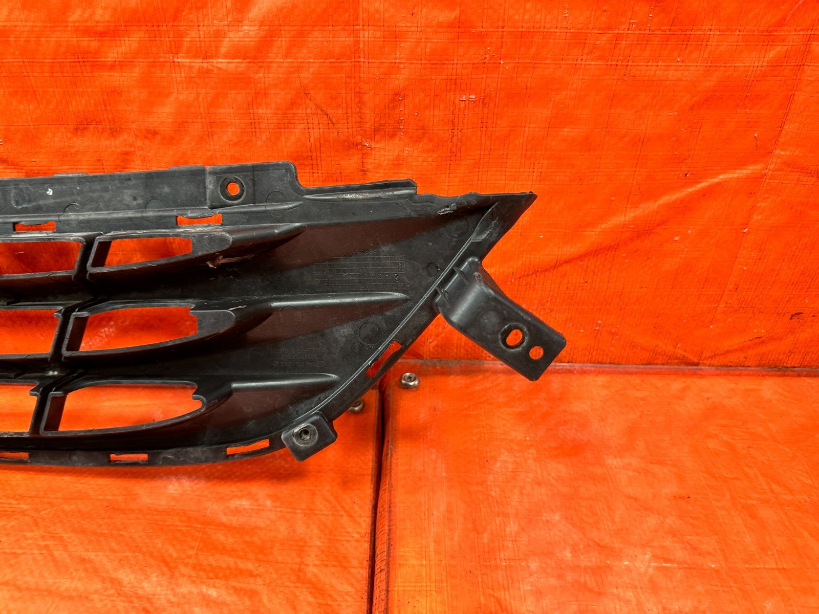 13 16 HYUNDAI GENESIS COUPE   LOWER FRONT BUMPER GRILLE INSERT TRIM PLASTIC OEM8
