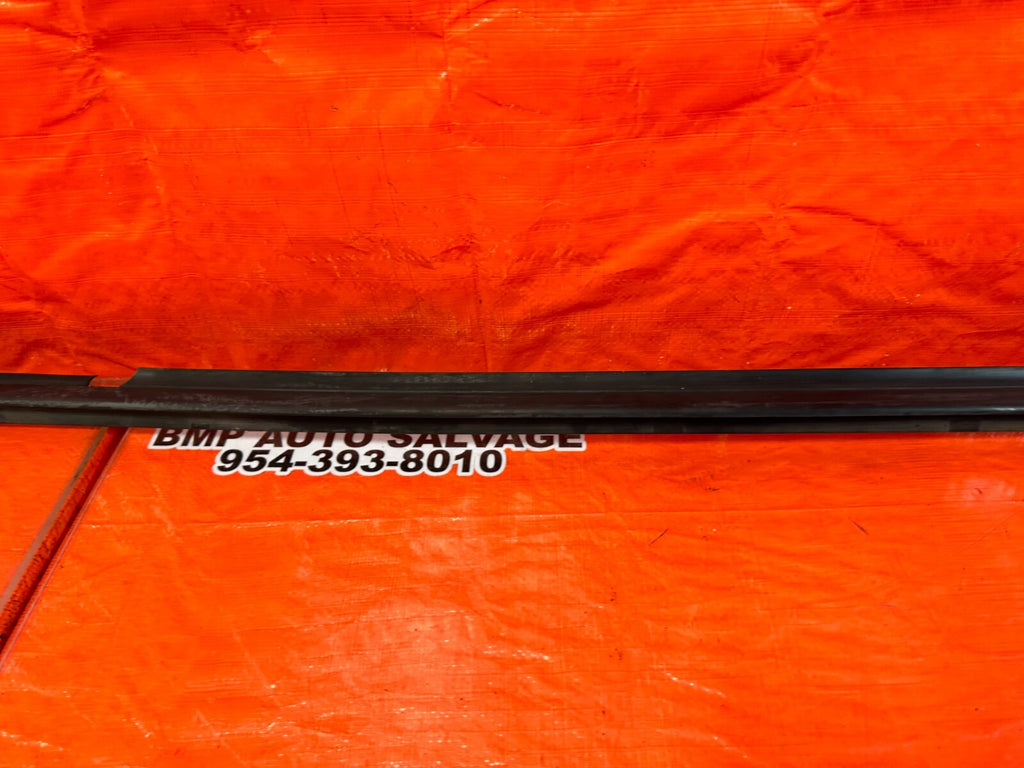 93 97 HONDA DEL SOL   DRIVER LEFT GLASS TRIM BELT MOLDING STRIP   OEM #2563