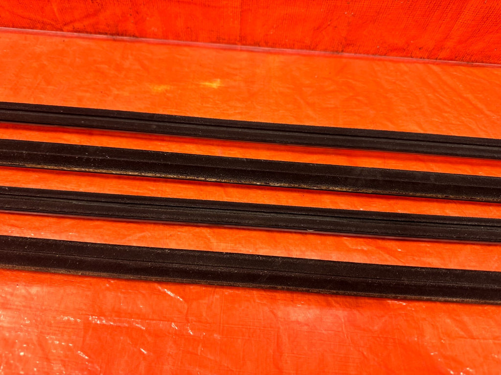 06 11 CIVIC 4D SEDAN   EXTERIOR DOOR WINDOW GLASS TRIM SET LEFT RIGHT   OEM #2828