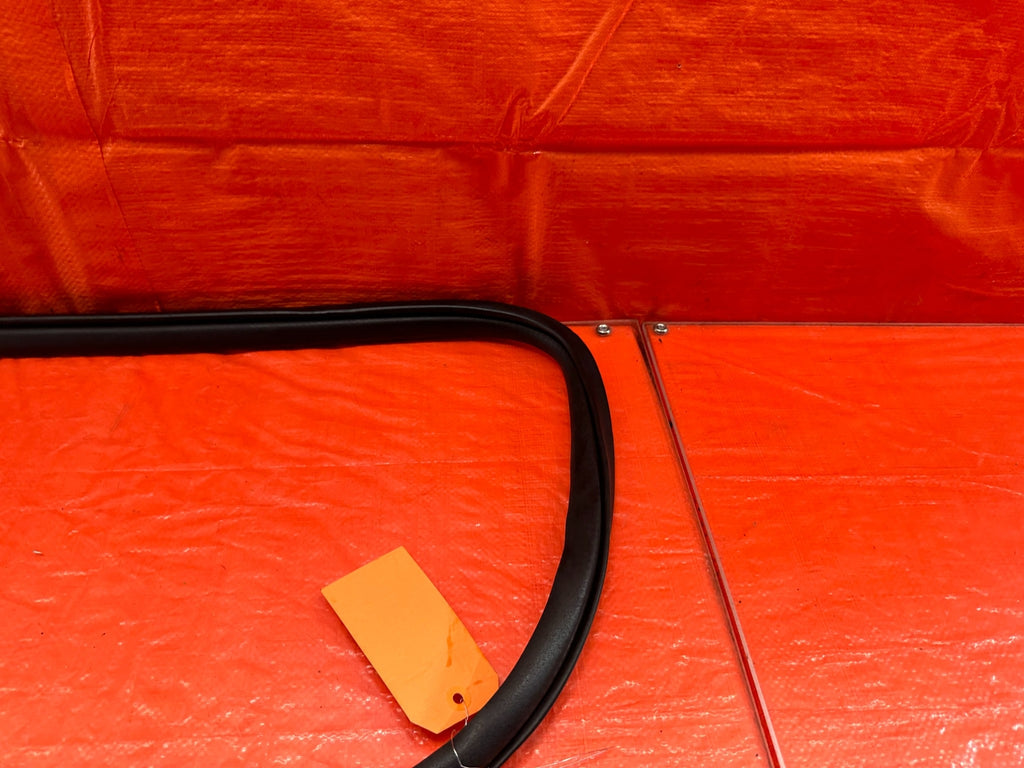 LANCER EVOLUTION X EVO 10 CHASSIS TO DOOR OPEN TRIM WEATHER STRIP LEFT FRONT 2175