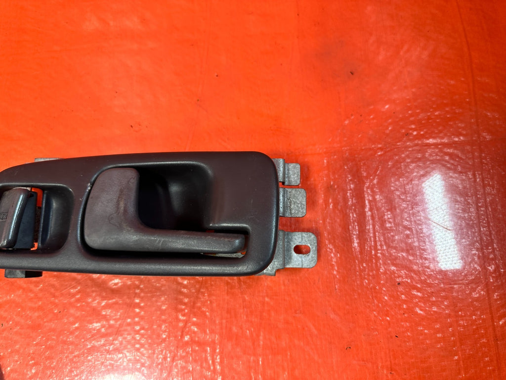 96 00 HONDA CIVIC COUPE   PASSENGER RIGHT INTERIOR DOOR HANDLE W/ TRIM OEM 3193