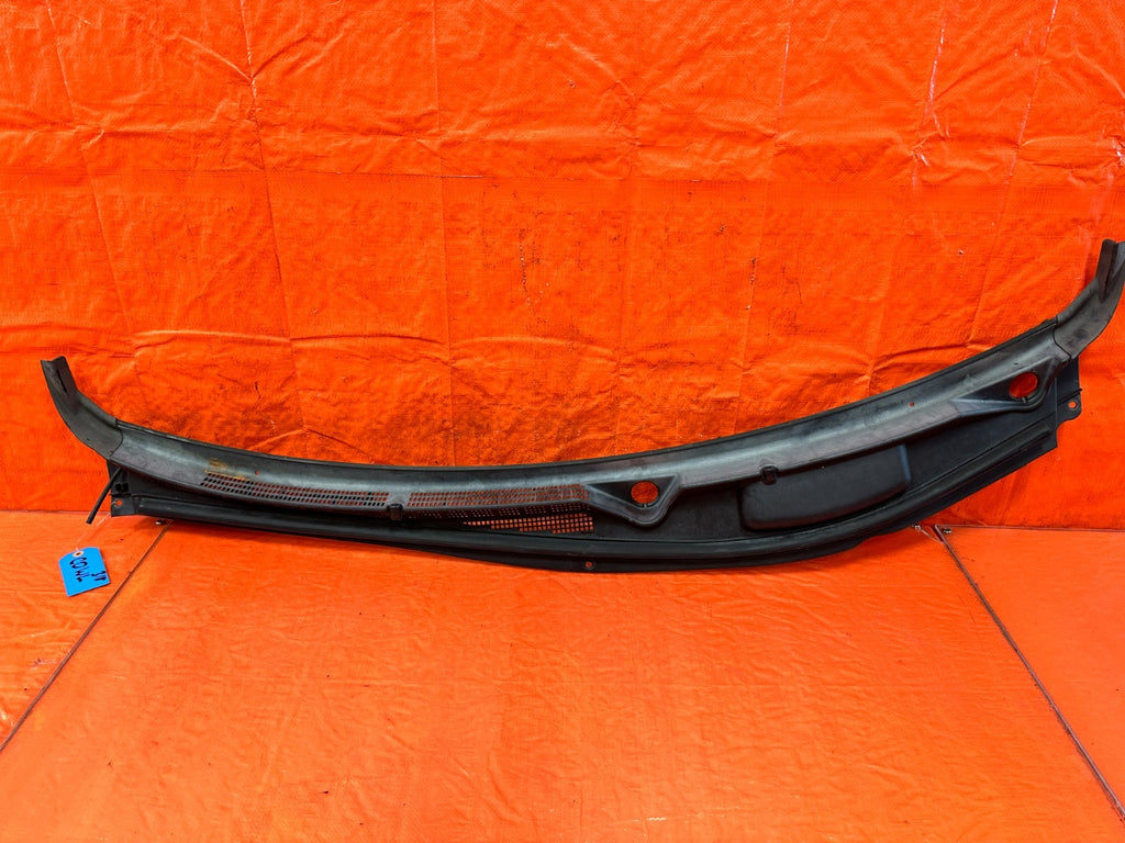 13 16 HYUNDAI GENESIS COUPE   WINDSHIELD WIPER COWL TRIM PLASTIC   OEM 3180