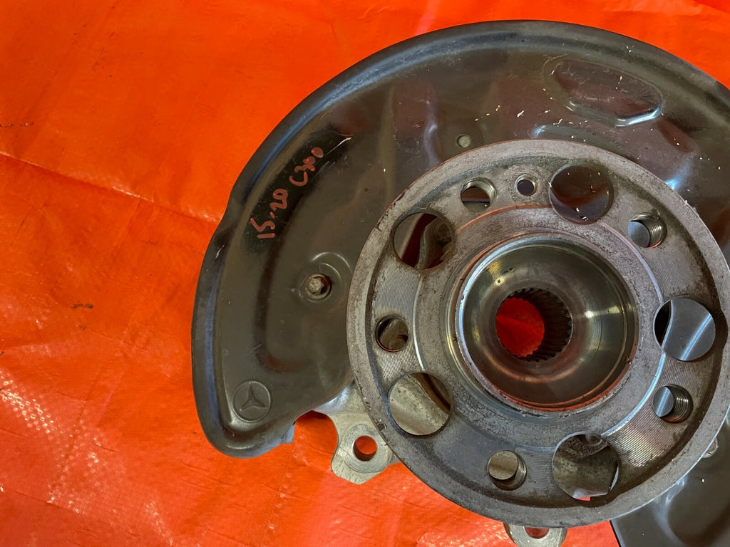 15 20 MERCEDES BENZ C300 W205 4MATIC   PASSENGER RIGHT REAR SPINDLE KNUCKLE HUB3