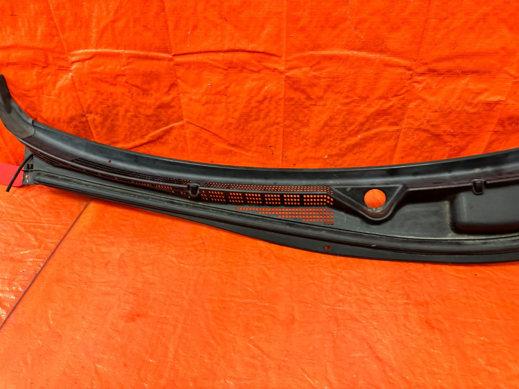 13 16 HYUNDAI GENESIS 2D COUPE   WINDSHIELD WIPER COWL   86150 2M000   OEM #30213