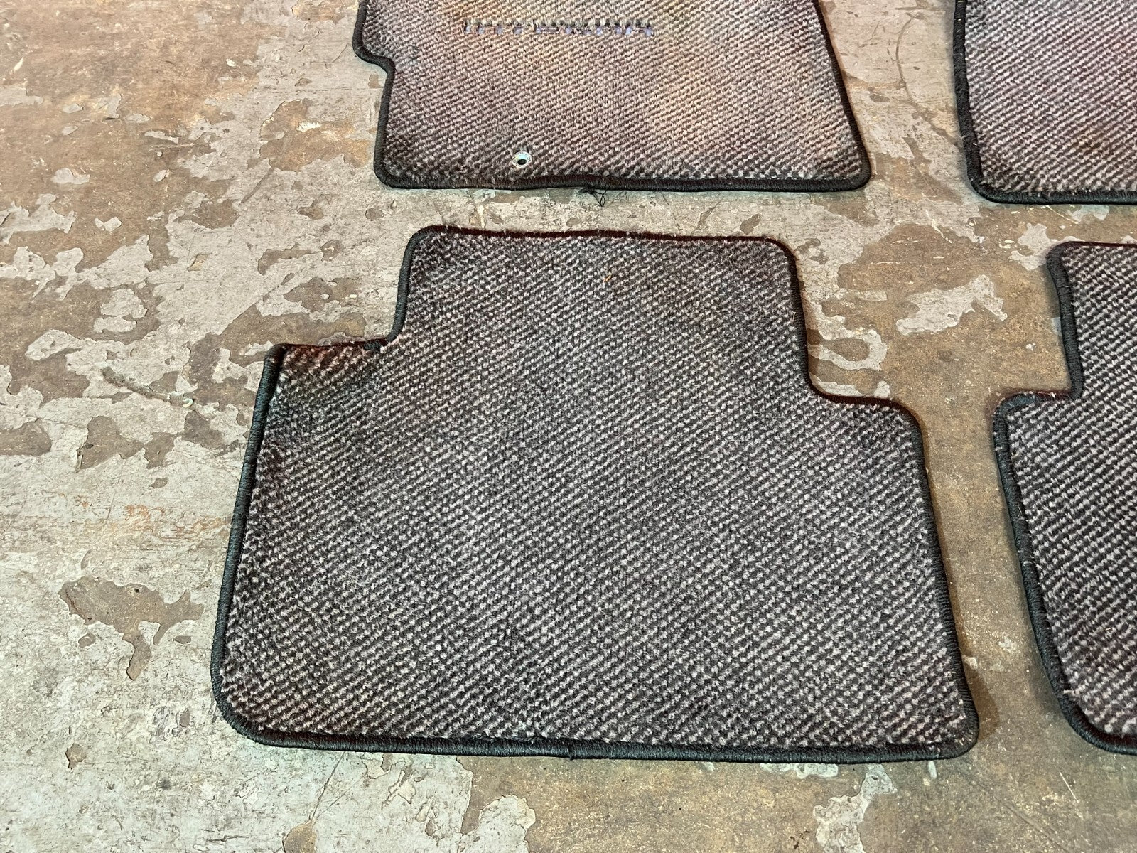 94 01 ACURA INTEGRA 4 DOOR ONLY FULL FLOOR MAT SET FRONT REAR LEFT RIGHT OEM 1483