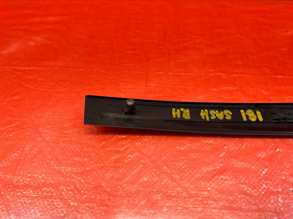 96 00 HONDA CIVIC COUPE & HATCH PASSENGER RIGHT DOOR SASH TRIM MOLDING STRIP 18111
