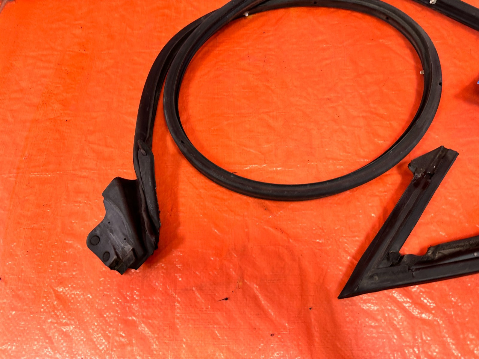 10 16 HYUNDAI GENESIS COUPE DRIVER LEFT DOOR WEATHER STRIP RUBBER SEAL GASKET 186