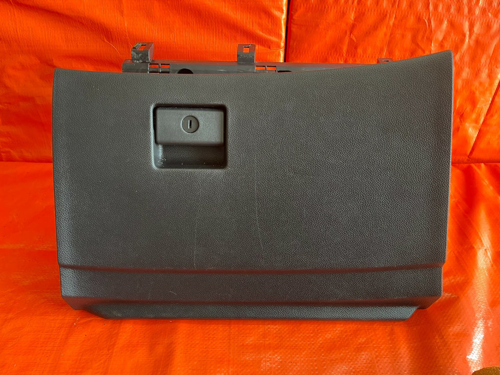 08 13 INFINITI G37 SPORT S 2D COUPE   GLOVE BOX   BLACK COLOR   OEM OE FACTORY0