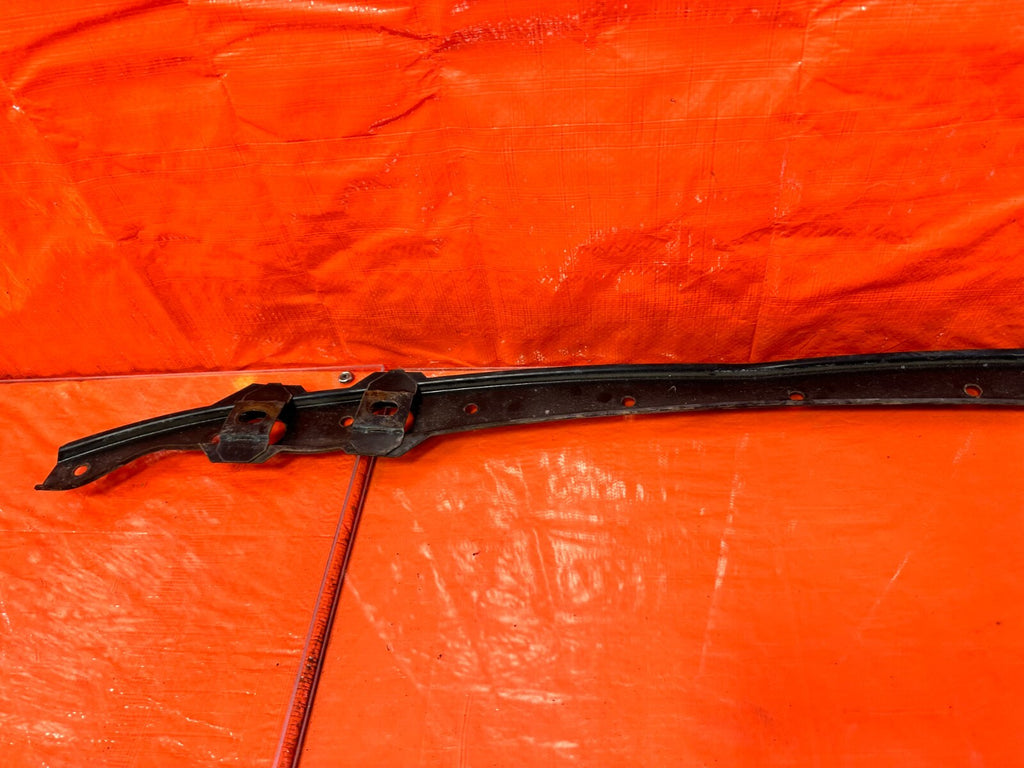 90 97 MAZDA MX 5 MIATA   REAR BUMPER BRACKET RETAINER   OEM FACTORY OE #26711