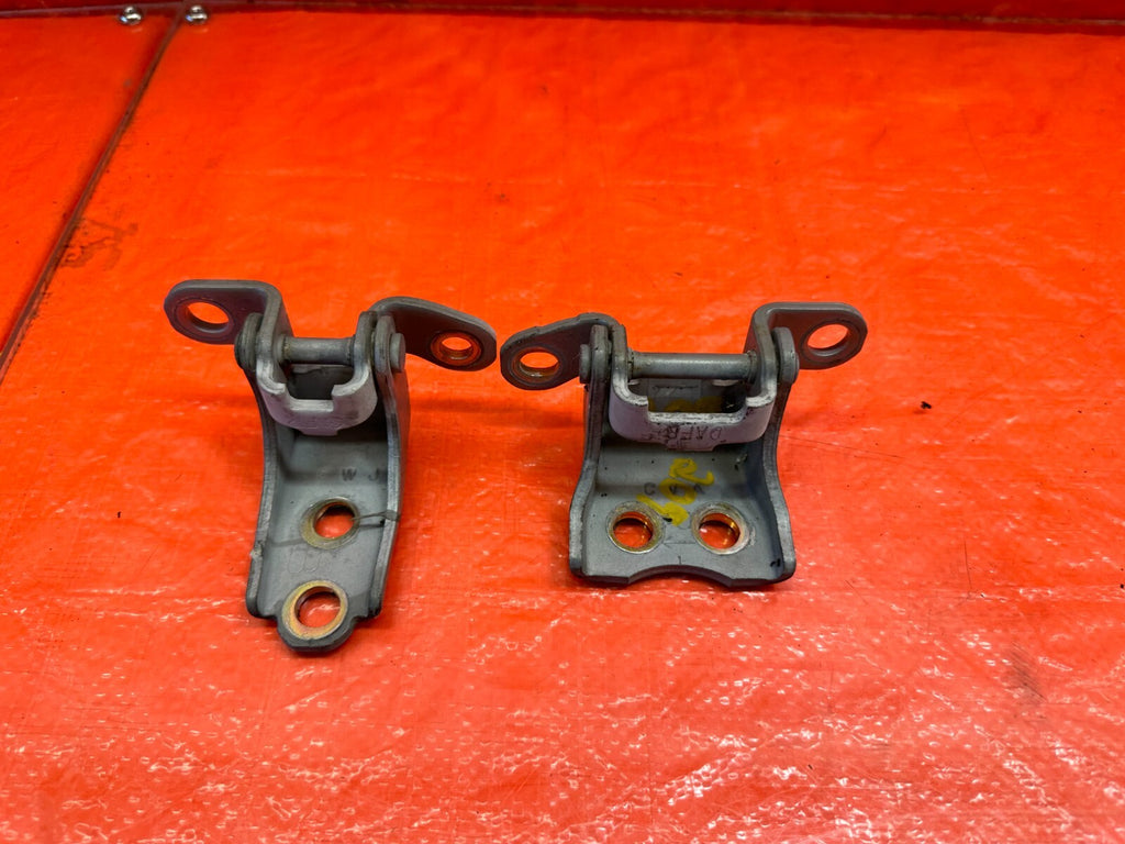 04 08 ACURA TSX   PASSENGER RIGHT FRONT DOOR HINGE SET UPPER LOWER   OEM #2090