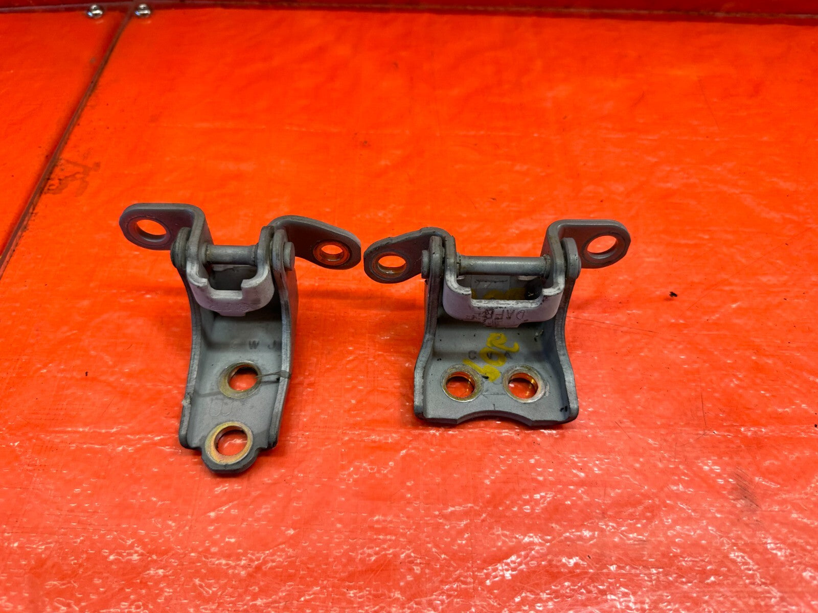 04 08 ACURA TSX   PASSENGER RIGHT FRONT DOOR HINGE SET UPPER LOWER   OEM #2090