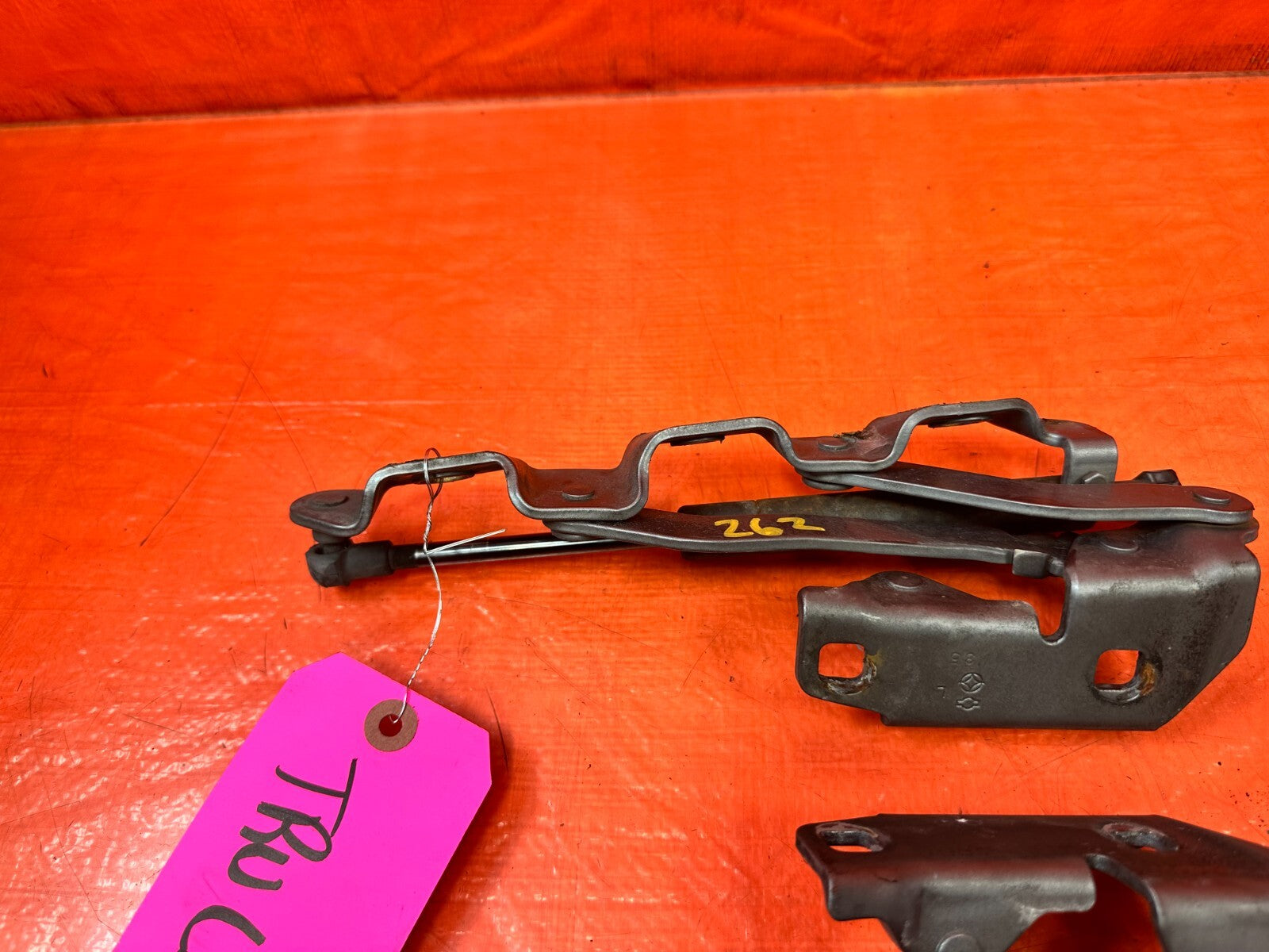 04 08 NISSAN 350Z CONVERTIBLE   LEFT AND RIGHT TRUNK HINGES   OEM FACTORY #2627