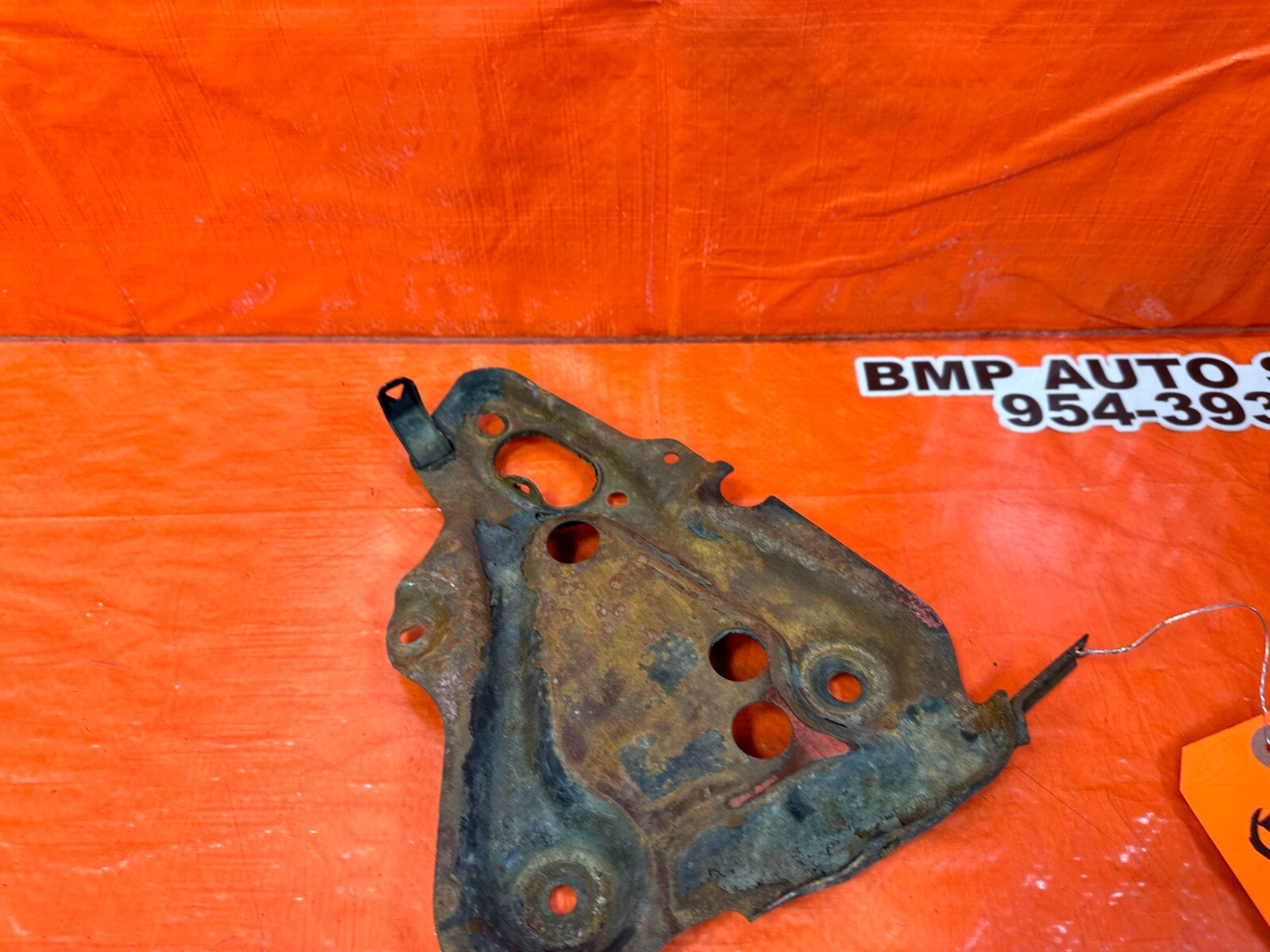 00 05 TOYOTA CELICA   BATTERY MOUNTING TRAY BRACKET   OEM FACTORY #2506