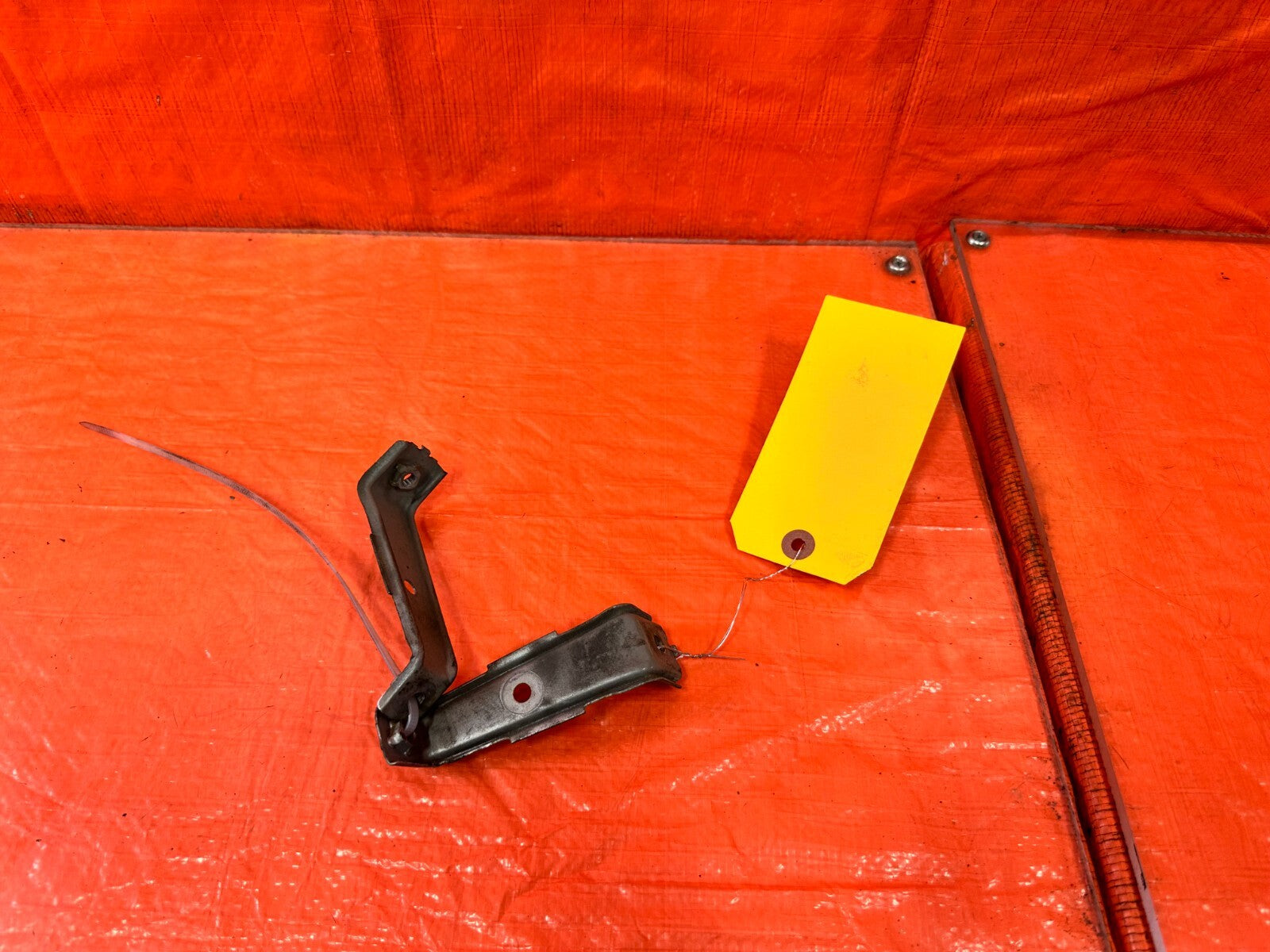 97 01 HONDA PRELUDE   LEFT AND RIGHT FENDER STAY RETAINER BRACKETS   OEM #2638